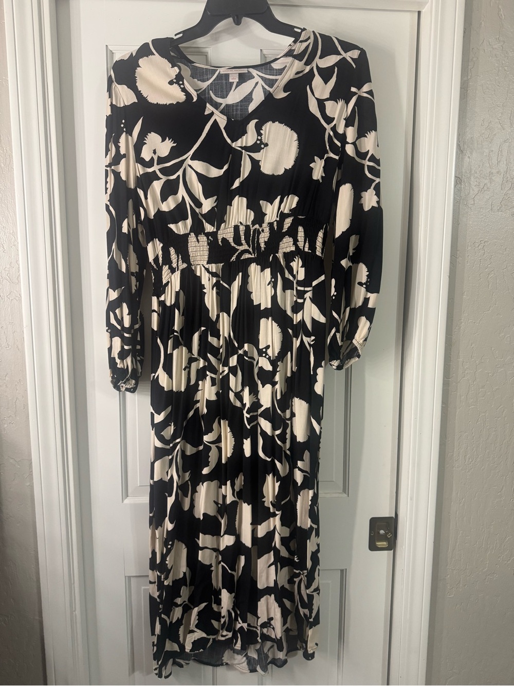 Knox Rose Black and Cream Floral Maxi Dress